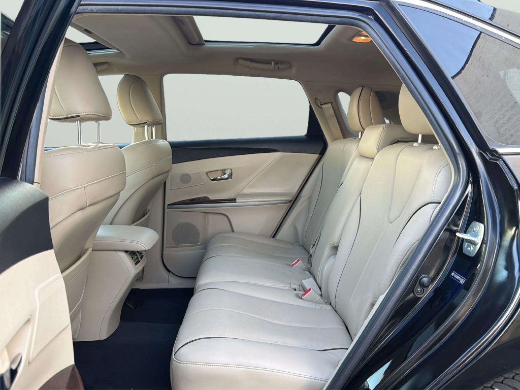 Photo 17 of this TOYOTA VENZA