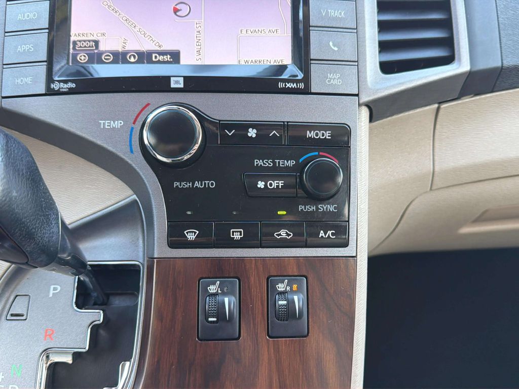 Photo 21 of this TOYOTA VENZA