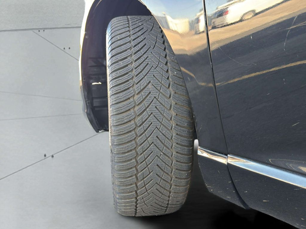 Photo 29 of this TOYOTA VENZA