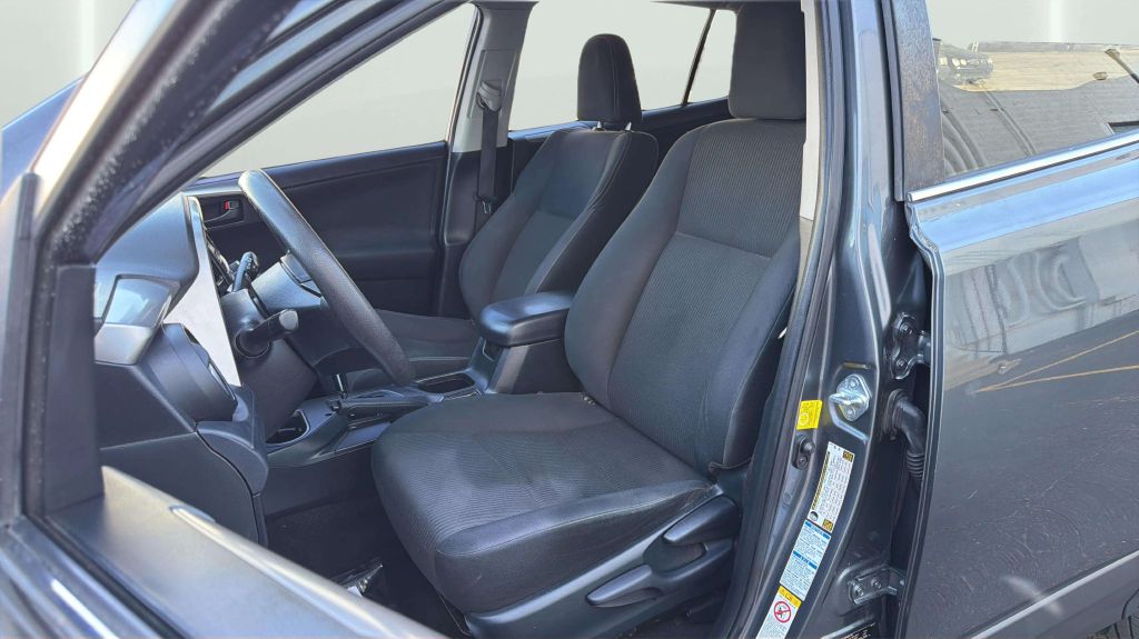 Photo 12 of this TOYOTA RAV4