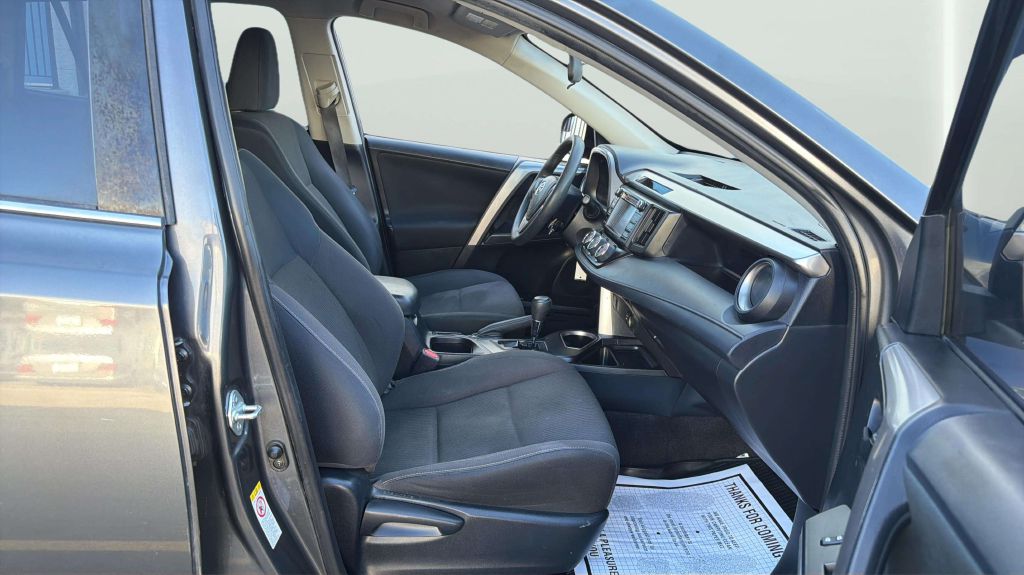 Photo 13 of this TOYOTA RAV4