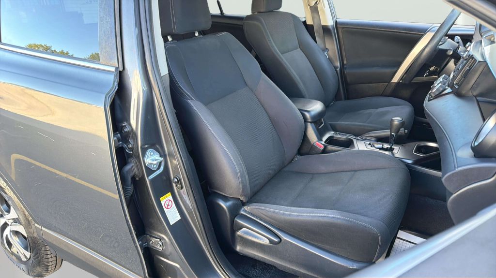 Photo 14 of this TOYOTA RAV4