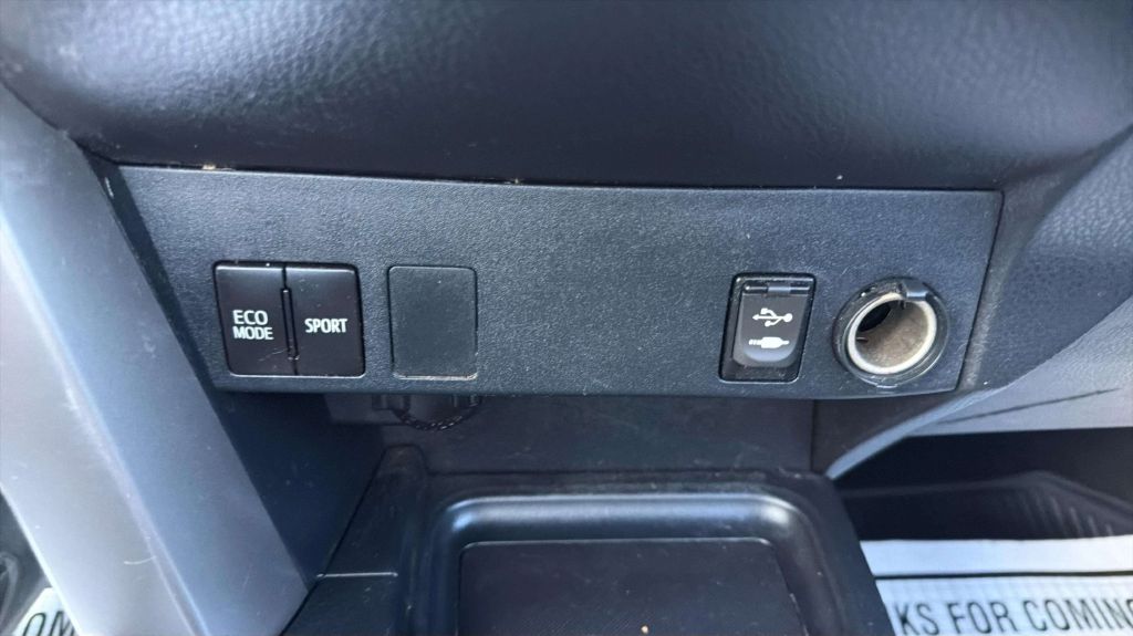 Photo 27 of this TOYOTA RAV4