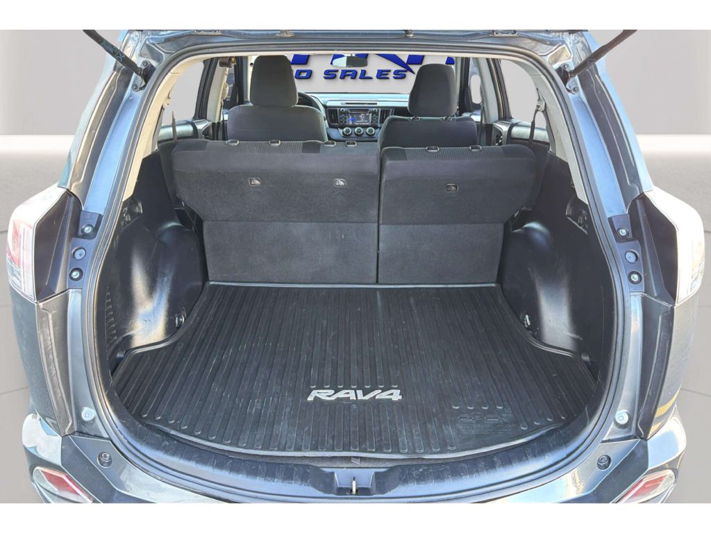 Photo 29 of this TOYOTA RAV4