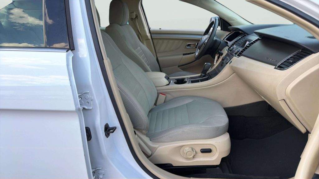 Photo 13 of this FORD TAURUS