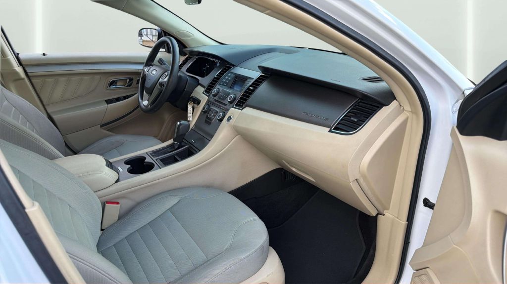 Photo 15 of this FORD TAURUS