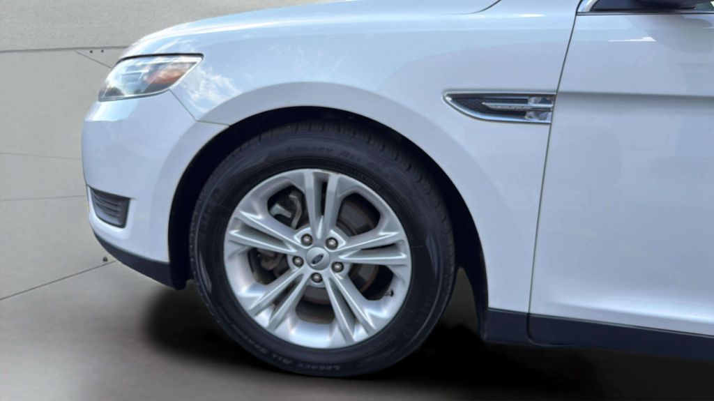 Photo 30 of this FORD TAURUS