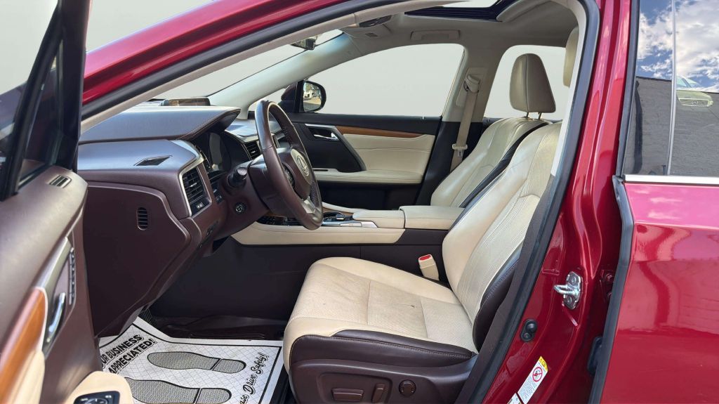 Photo 11 of this LEXUS RX 350