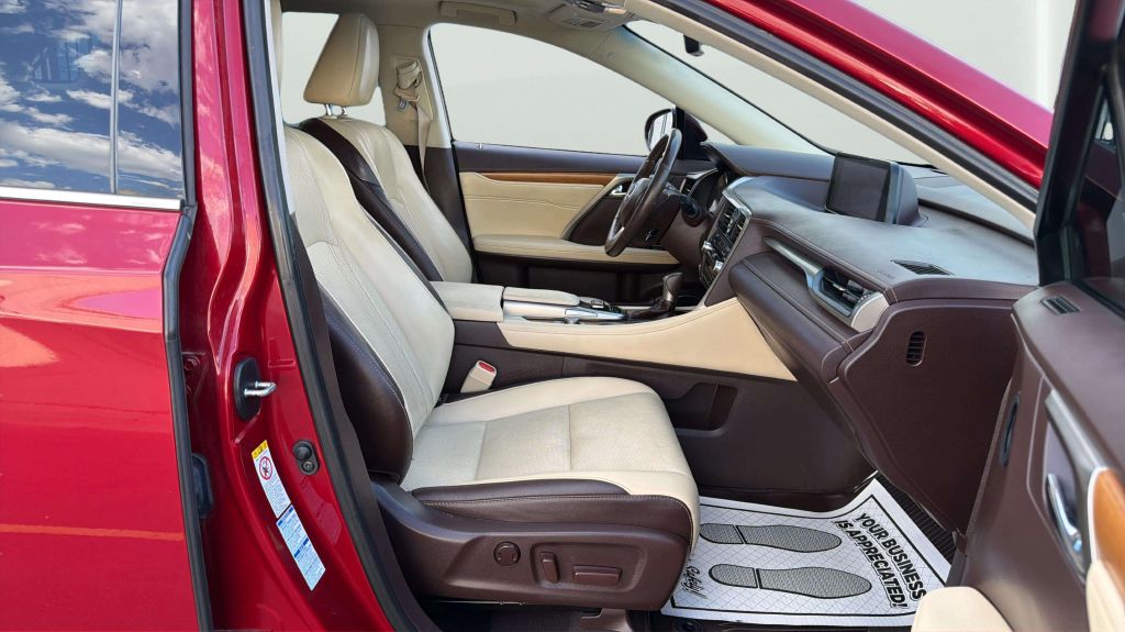 Photo 13 of this LEXUS RX 350