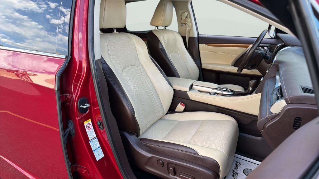 Photo 14 of this LEXUS RX 350