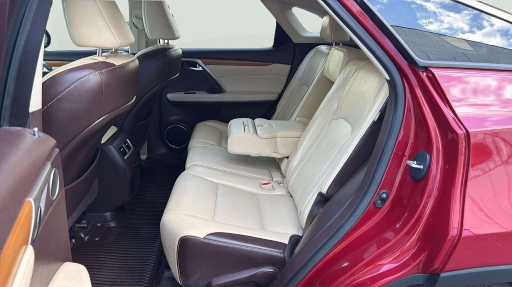 Photo 20 of this LEXUS RX 350