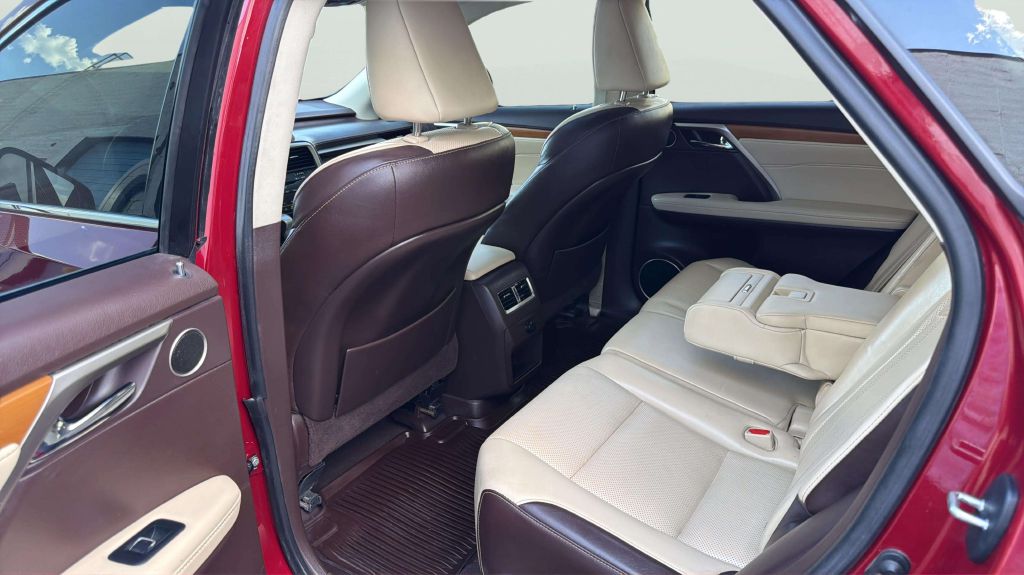Photo 21 of this LEXUS RX 350