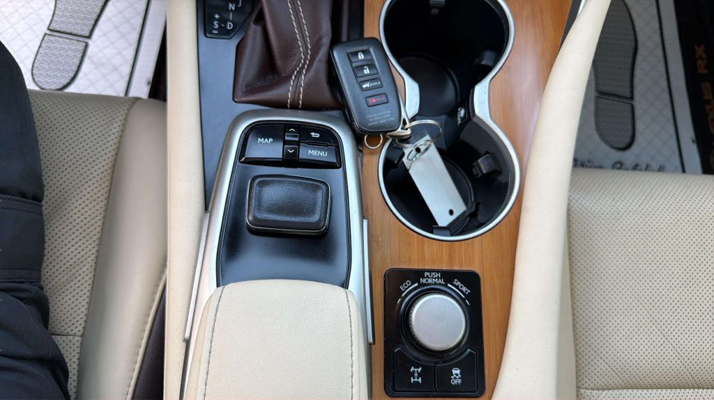 Photo 29 of this LEXUS RX 350