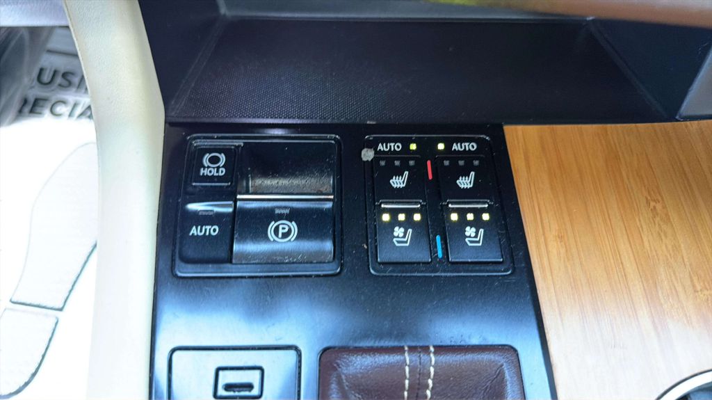 Photo 30 of this LEXUS RX 350