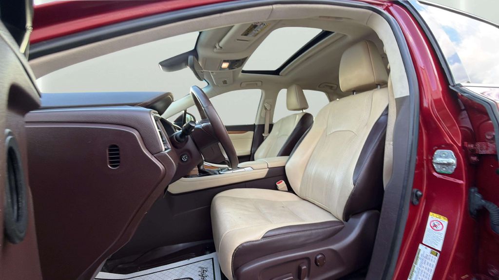 Photo 33 of this LEXUS RX 350
