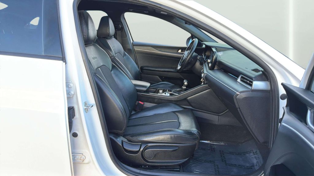 Photo 13 of this KIA K5