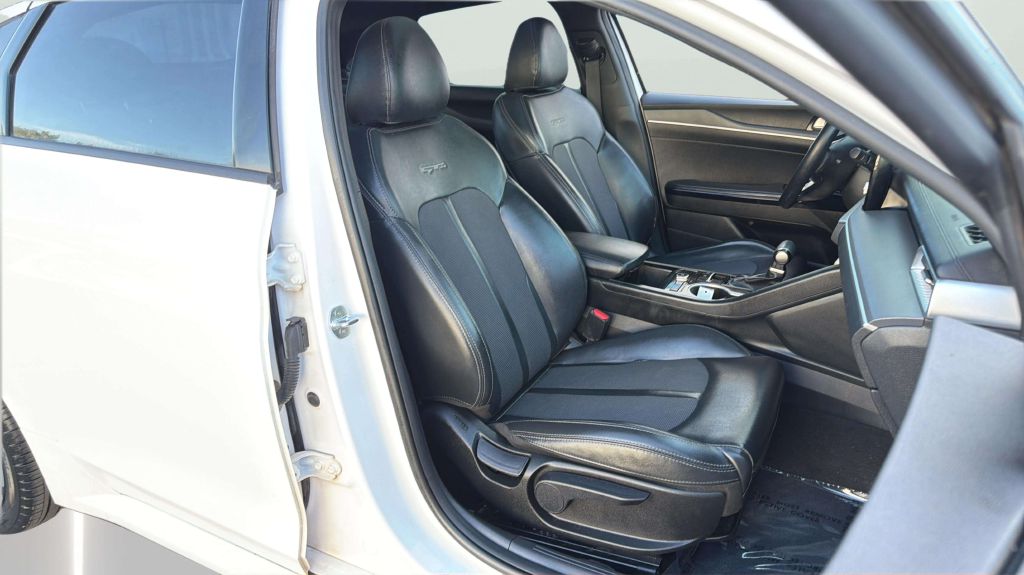 Photo 14 of this KIA K5