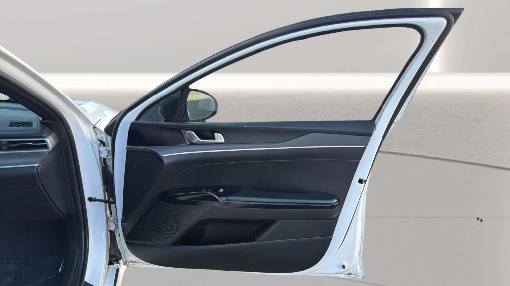 Photo 16 of this KIA K5