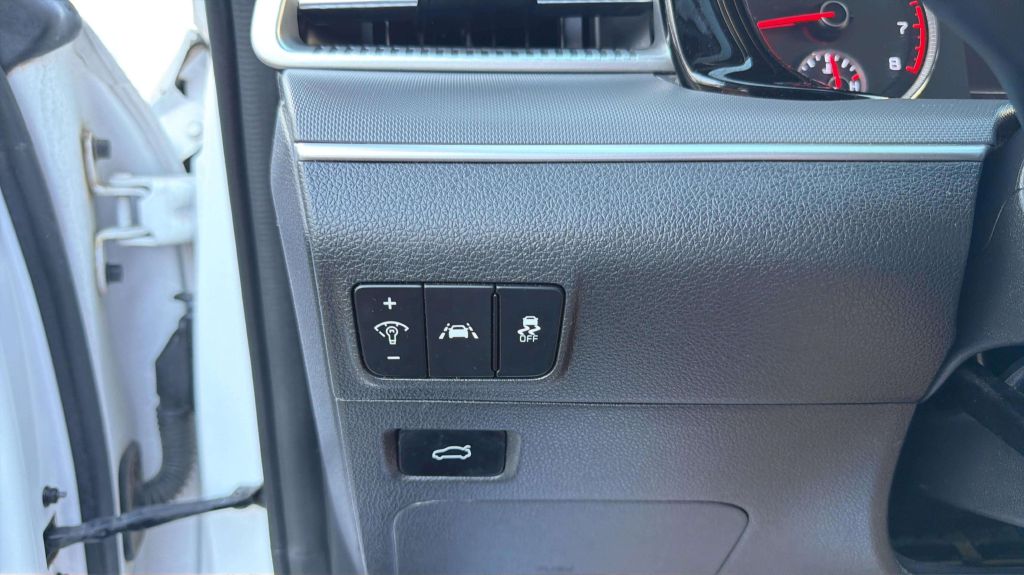 Photo 27 of this KIA K5