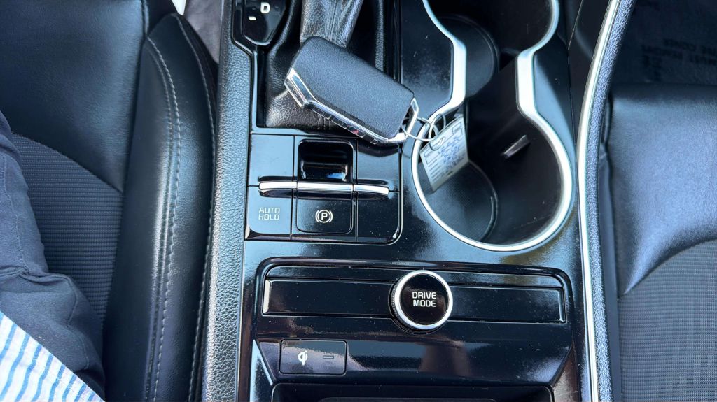 Photo 28 of this KIA K5