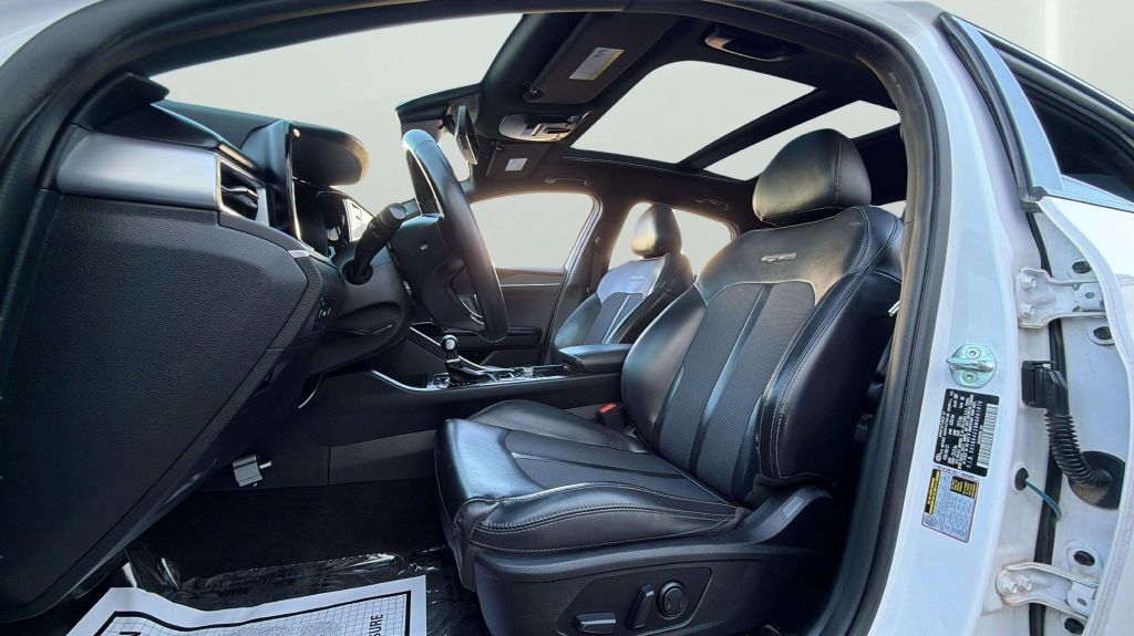 Photo 30 of this KIA K5