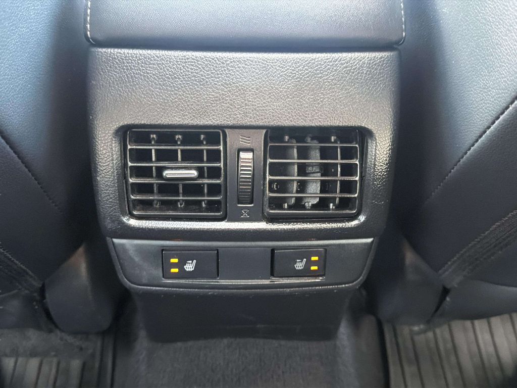 Photo 18 of this SUBARU OUTBACK