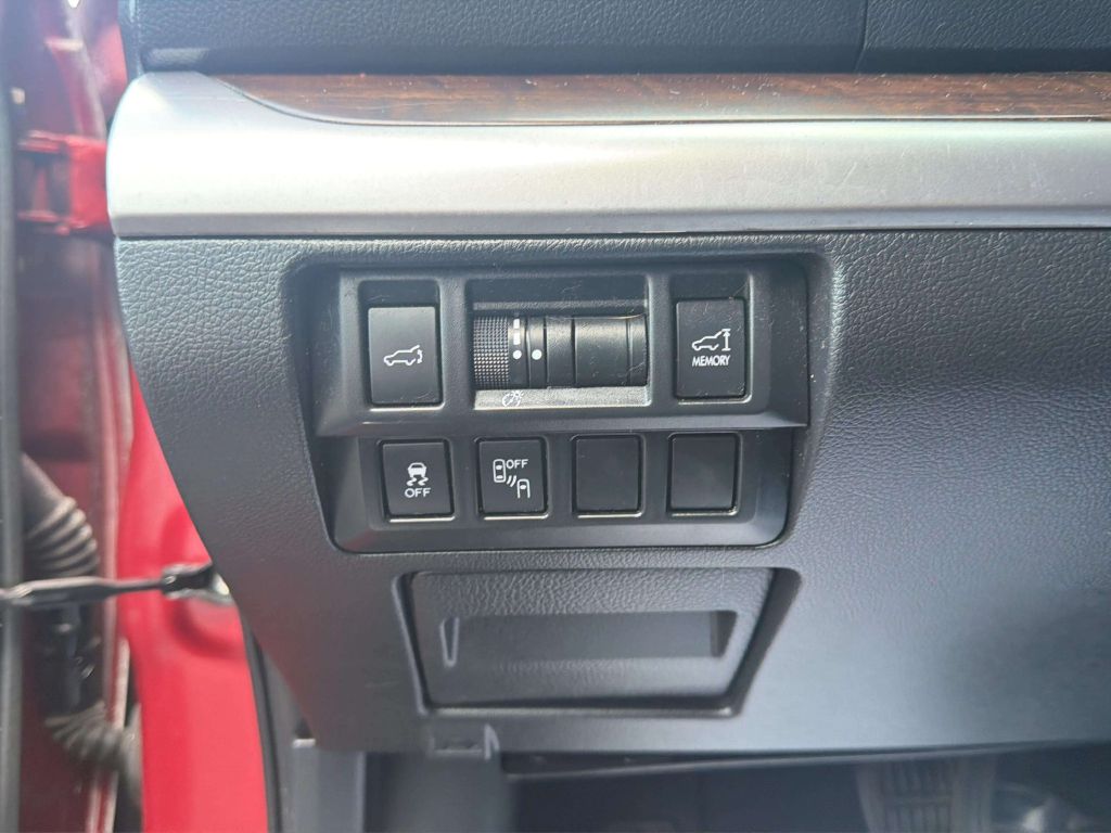 Photo 30 of this SUBARU OUTBACK