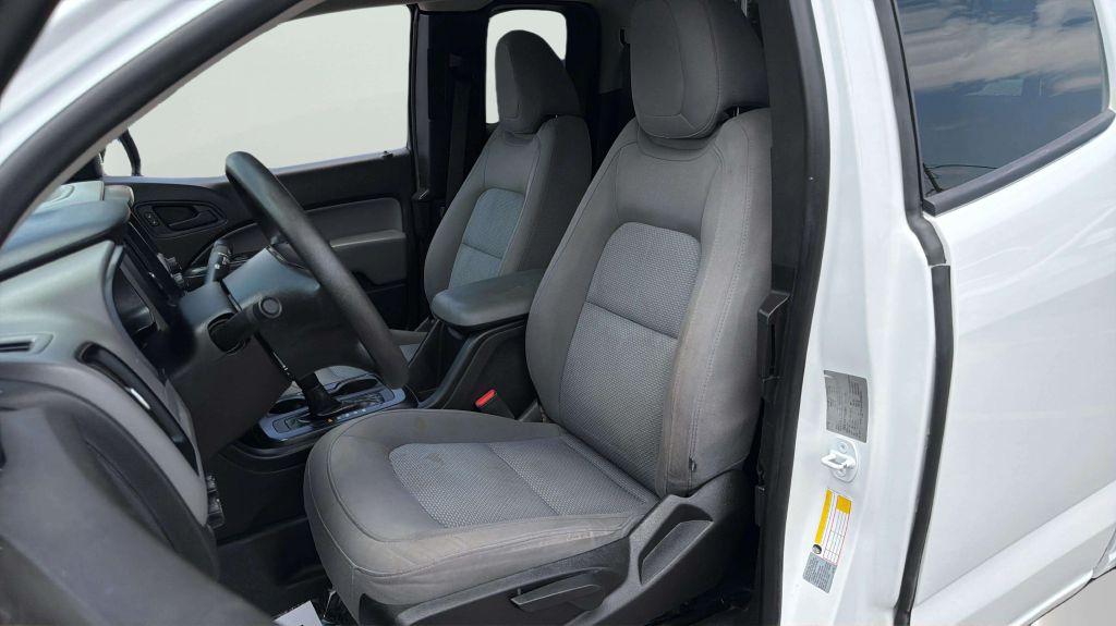 Photo 12 of this CHEVROLET COLORADO