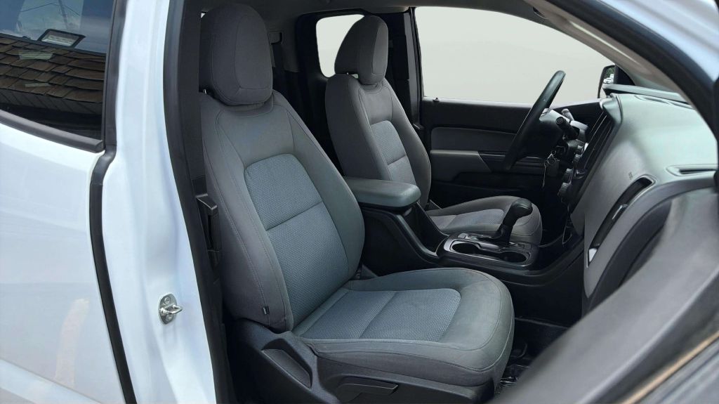 Photo 14 of this CHEVROLET COLORADO