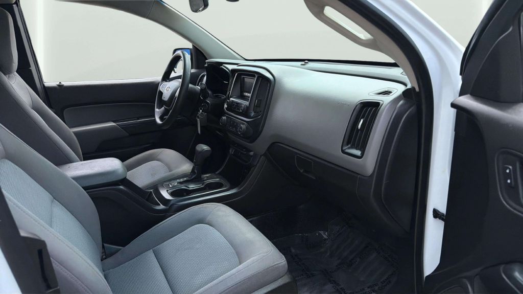 Photo 15 of this CHEVROLET COLORADO