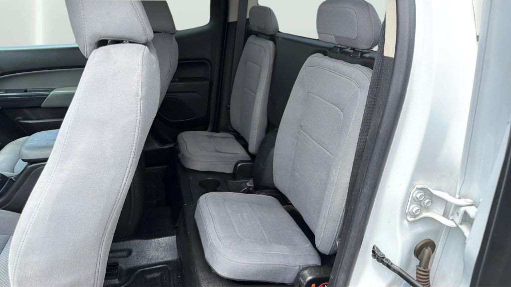 Photo 19 of this CHEVROLET COLORADO