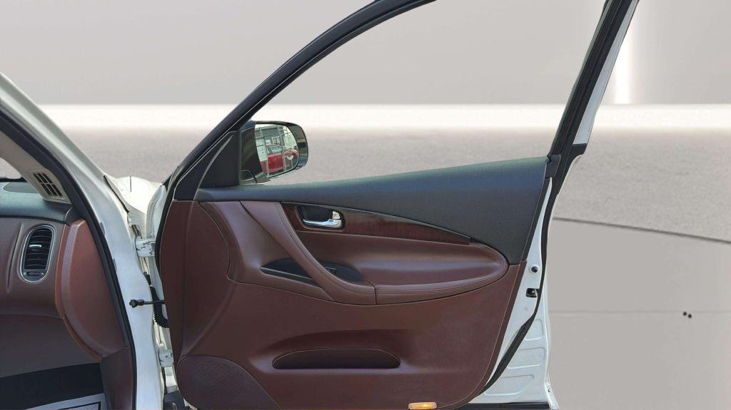 Photo 16 of this INFINITI QX50