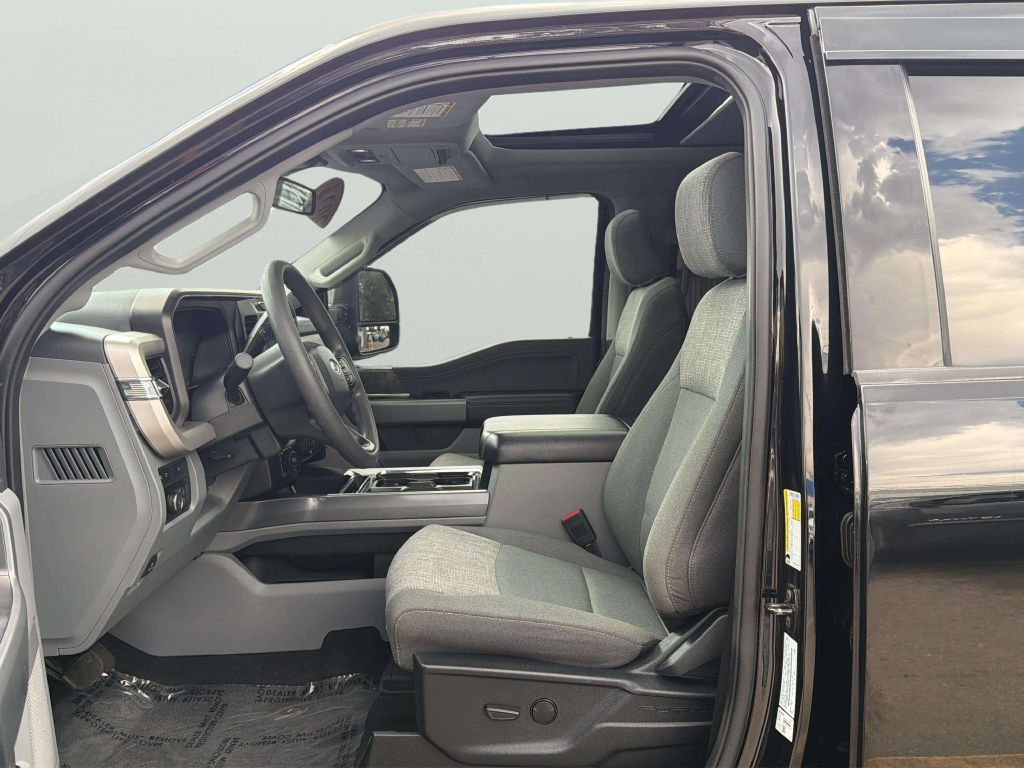 Photo 10 of this FORD F-250 SUPER DUT