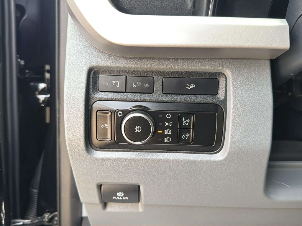 Photo 29 of this FORD F-250 SUPER DUT
