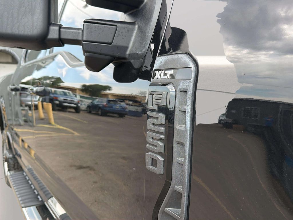 Photo 34 of this FORD F-250 SUPER DUT