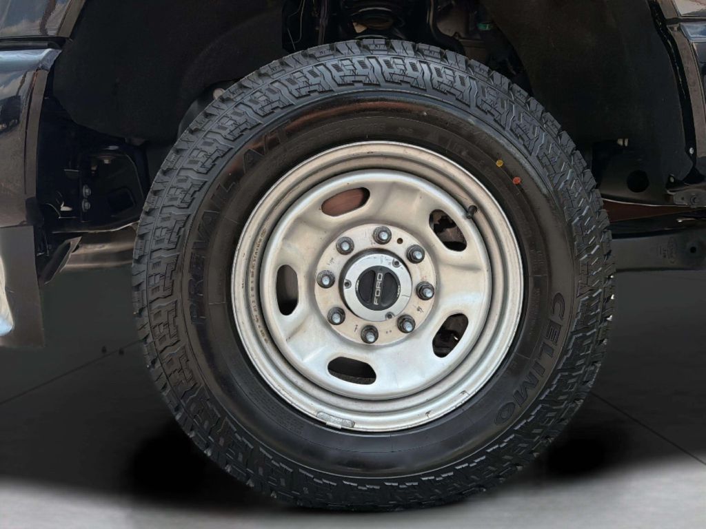 Photo 36 of this FORD F-250 SUPER DUT