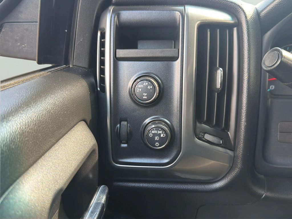Photo 24 of this CHEVROLET SILVERADO 1500