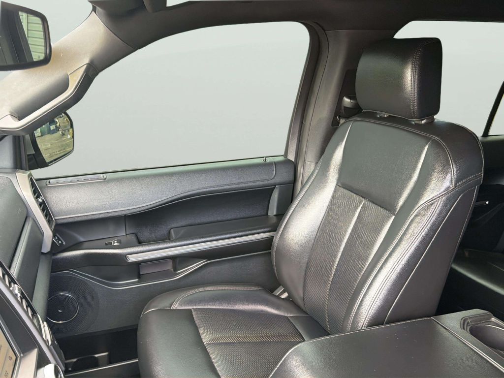 Photo 13 of this FORD EXPEDITION