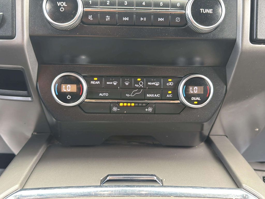 Photo 28 of this FORD EXPEDITION