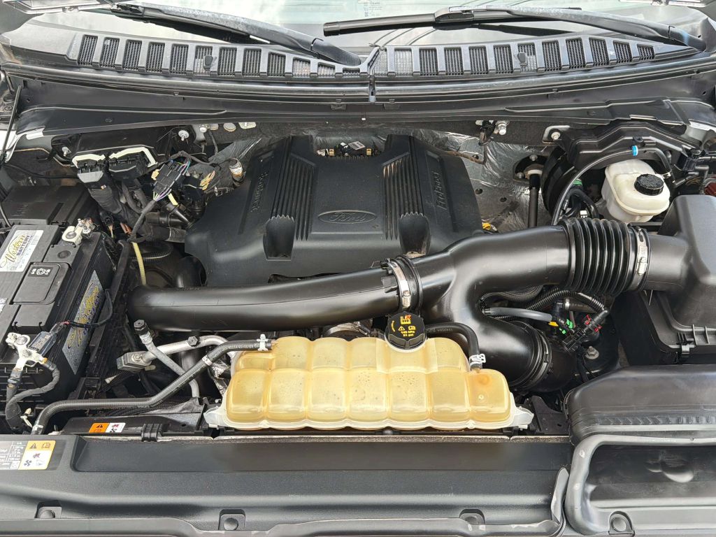 Photo 30 of this FORD EXPEDITION