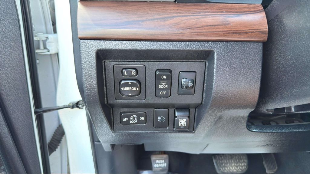 Photo 25 of this TOYOTA TUNDRA