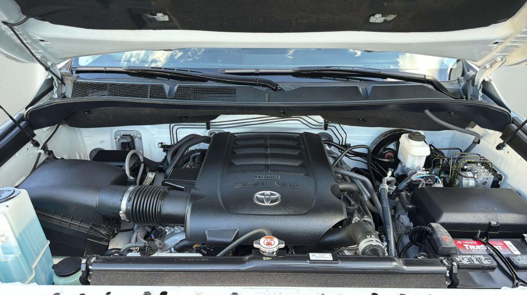 Photo 32 of this TOYOTA TUNDRA