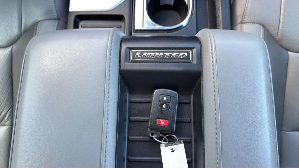 Photo 34 of this TOYOTA TUNDRA