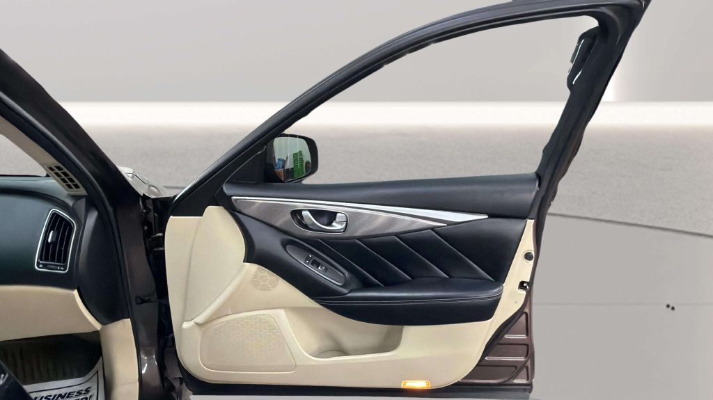 Photo 16 of this INFINITI Q50