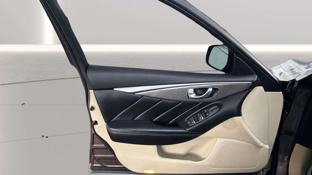 Photo 18 of this INFINITI Q50