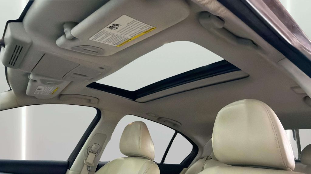Photo 19 of this INFINITI Q50