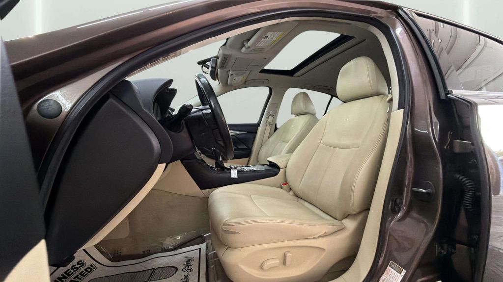 Photo 31 of this INFINITI Q50
