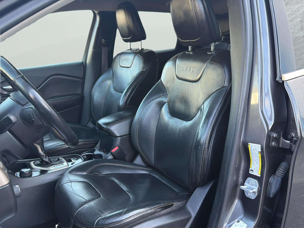 Photo 12 of this JEEP CHEROKEE