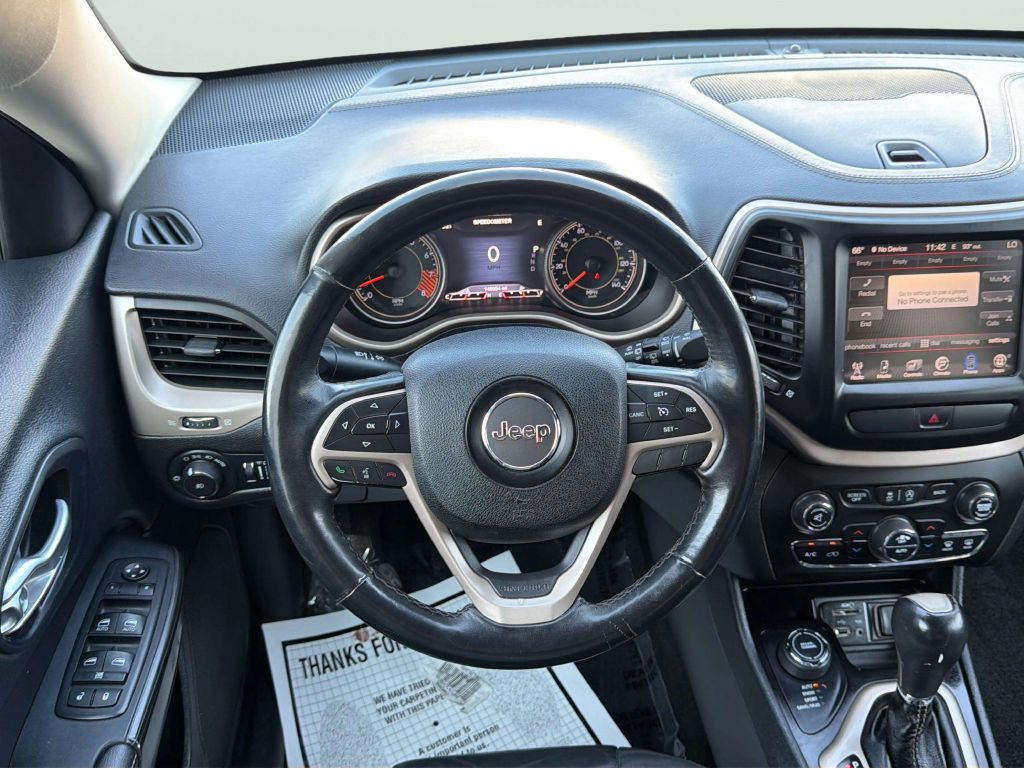 Photo 19 of this JEEP CHEROKEE
