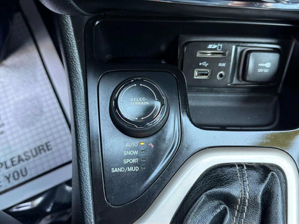 Photo 24 of this JEEP CHEROKEE
